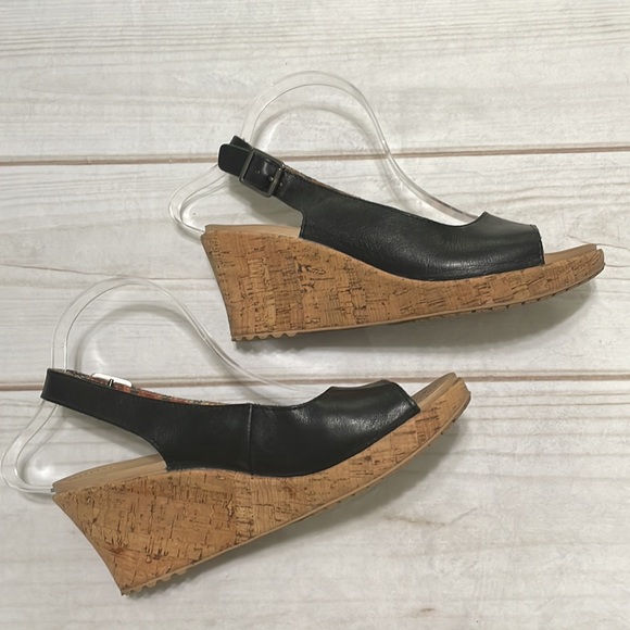 CROCS Shoes - Crocs A-Leigh Wedge Leather Slingback Cork Sandals